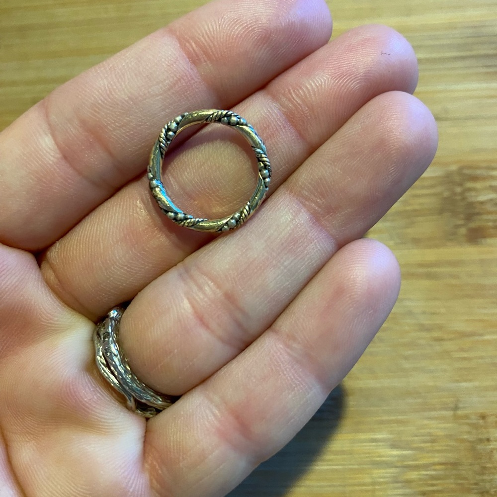 Petite ring - Picture 4 of 4